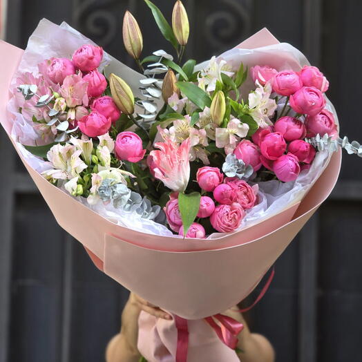 Букет из лилии, кустовой розы, альстромерии💐🌺