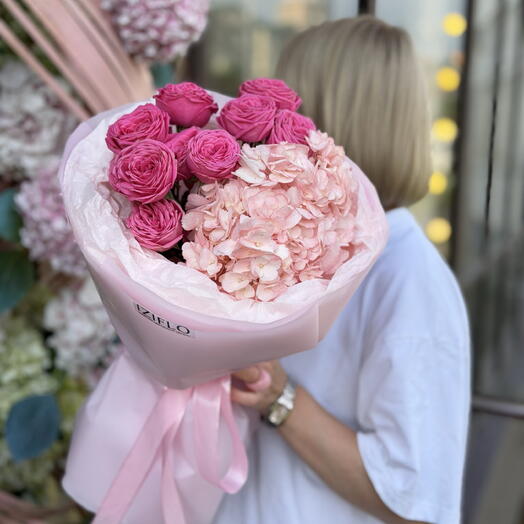 Малиновый дуэт: гортензия и пионовидные розы 💖