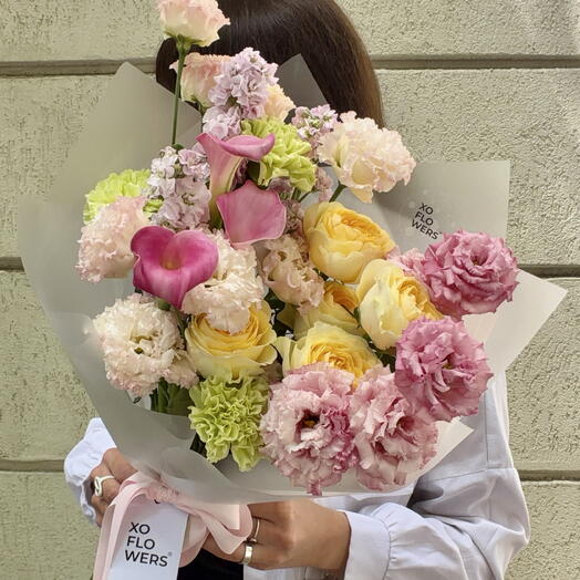 Яркий дофаминовый букет от XOFLOWERS