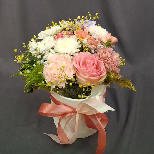 Шляпная коробка летних цветов 💐