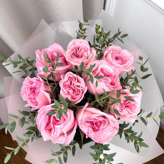 Букет из 9 розовых роз Pink O Hara с эвкалиптом