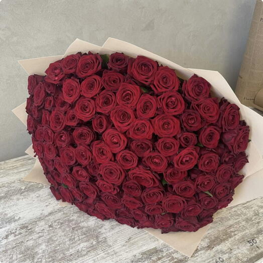 101 роза red naomi, 60см в упаковке