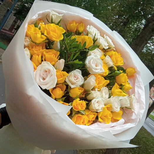 Кустовые розы 19шт