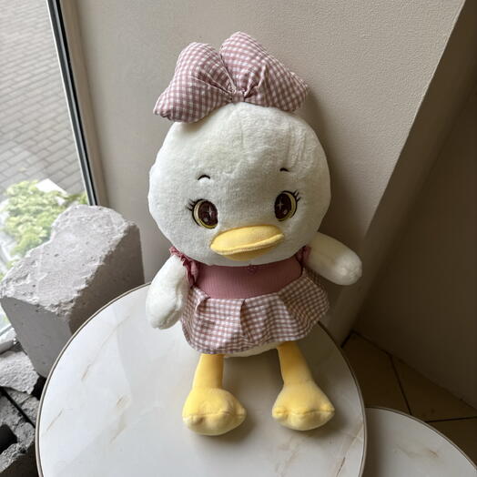 Игрушка уточка в розовом платье