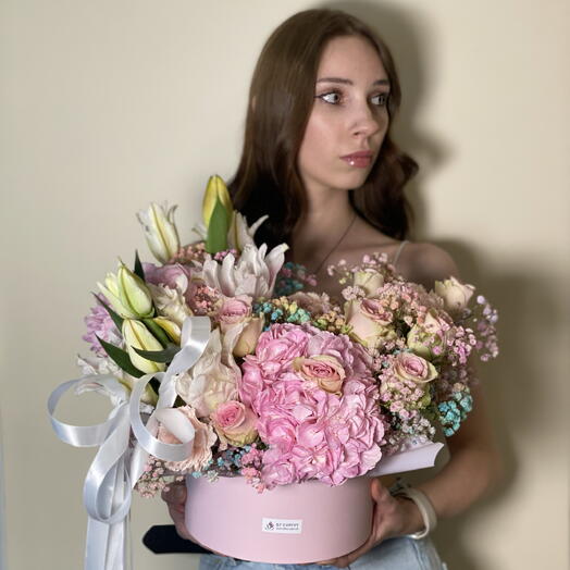 💗 Нежная мечта в коробке с цветной гипсофилой, гортензией и розами