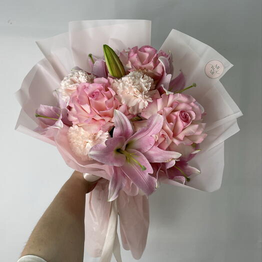Авторский букет лилий и роз🌸