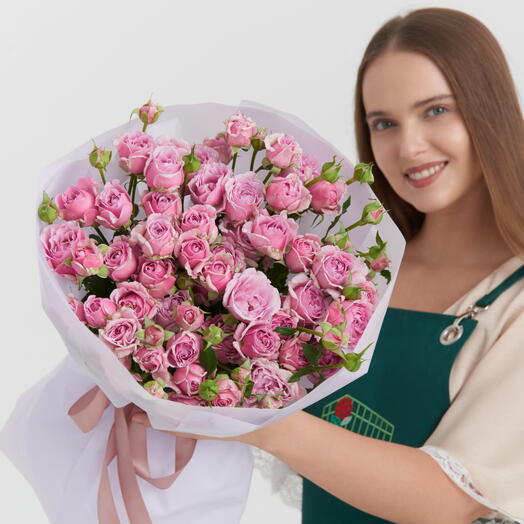 Монобукет из 19 ароматных кустовых роз "Аура"