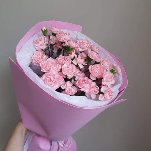 Букет из розовых кустовых гвоздик