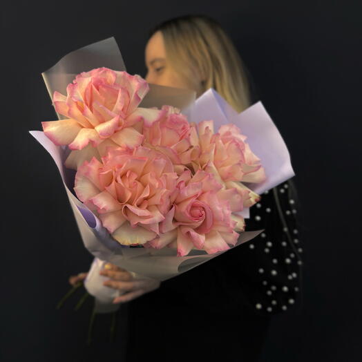 «Пять причин💐» — монобукет из 5 французских роз 50 см