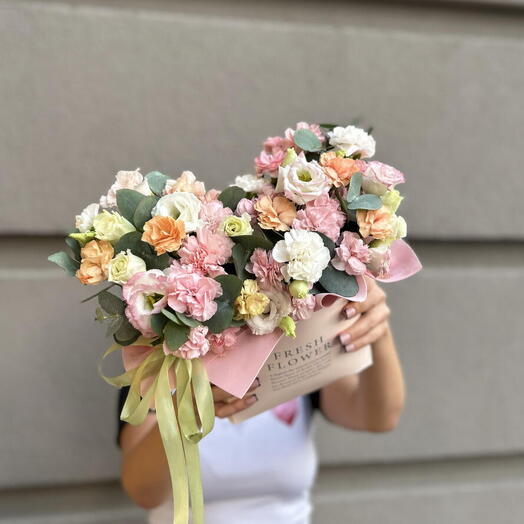 Композиция «Витаминный заряд» 💛 яркая, сочная, дофаминовая🤩 стойкая🫶🏻 кустовые гвоздики 🩷 эвкалипт 💚 лизиантус 🤍
