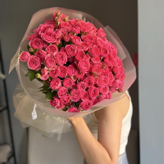 Букет из 15 ярких кустовых роз