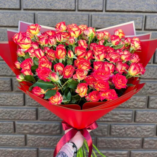 Букет Яркие кустовые розы 19шт♥️