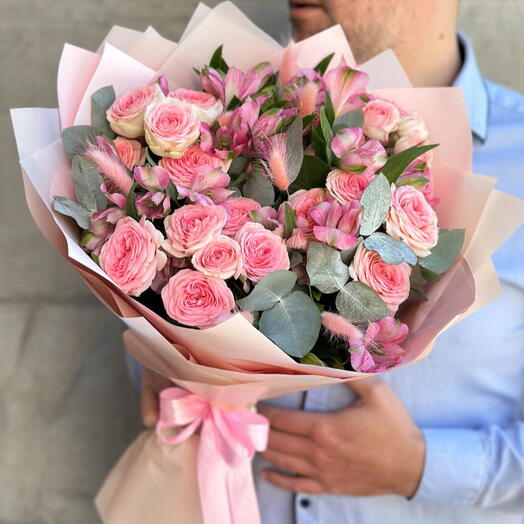 Нежный букет Пионовидных кустовых роз и альстромерий Дамские Штучки» Arenaflowers