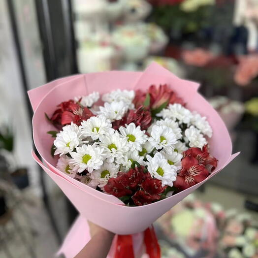 Букет с альстромерией