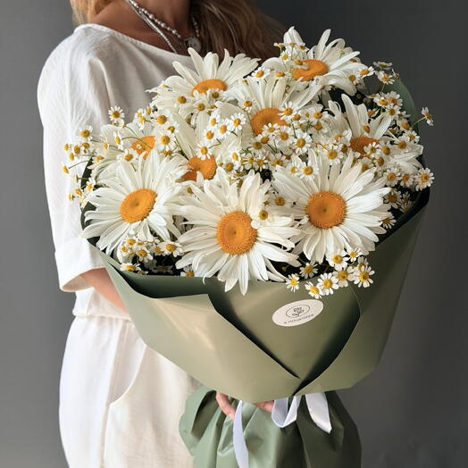 Букет из ромашек и матрикарии