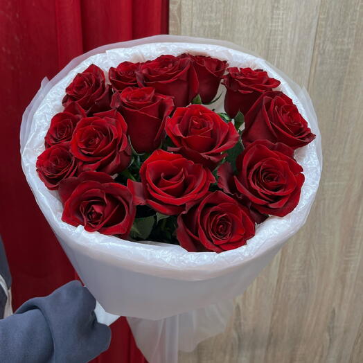 Букет из 15 красных роз