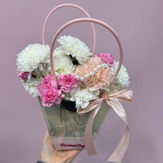 🌸 Нежная цветочная композиция в стильной упаковке