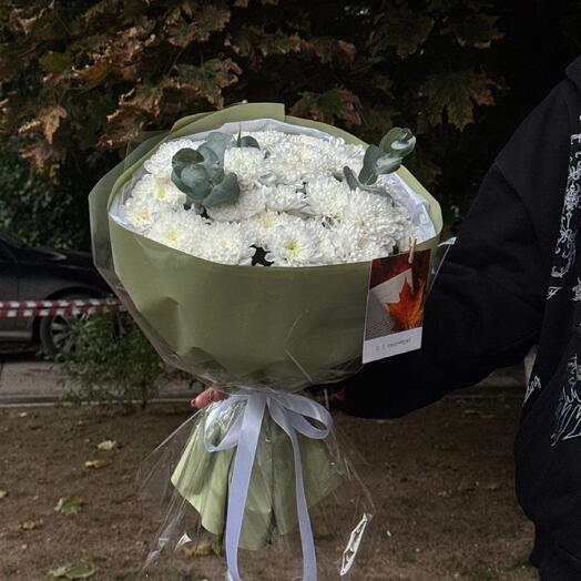 Букет с хризантемой и эвкалиптом на 1 сентября