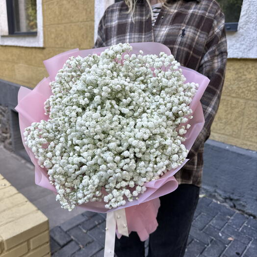 Недный пышный букет из гипсофилы