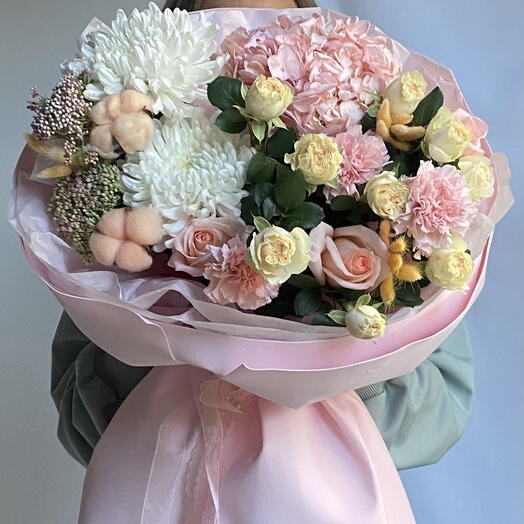 Букет ннежный из гортензий, роз и экзотики🌸