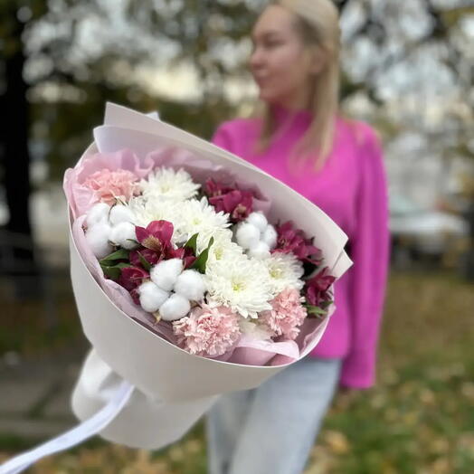 Яркий букет из и хризантемы и альстромерии