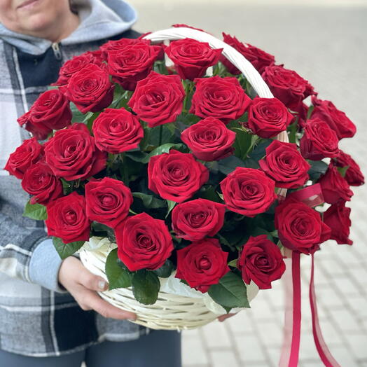 Роскошная корзина из 51 красной розы