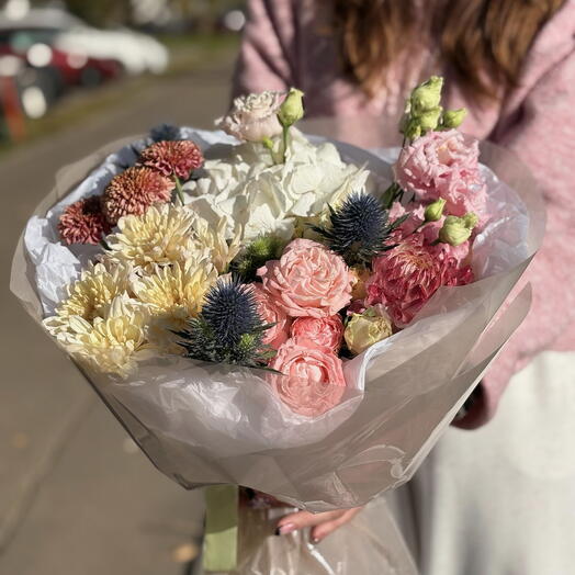 Авторский яркий, осенний букет с гортензией, лизиантусом, хризантемой, кустовой розой