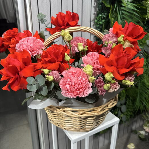 Композиция корзина с французскими розами 96007