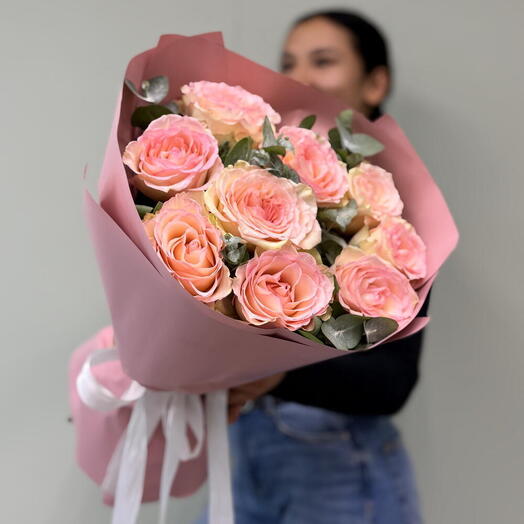 🌸 «Эсперанса: монобукет из роз с эвкалиптом в стильной упаковке» 🌿