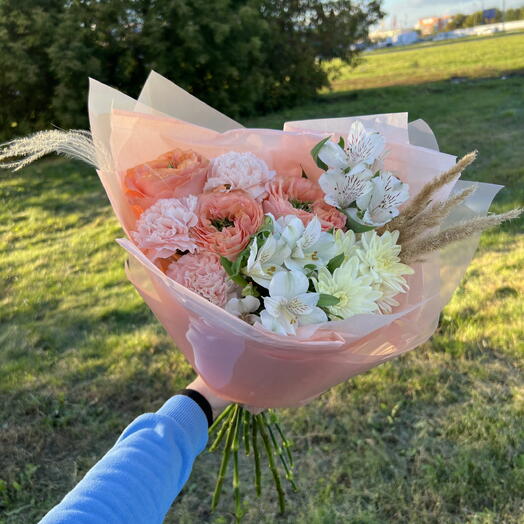 Нежный букет с пионовидными розами 🌸