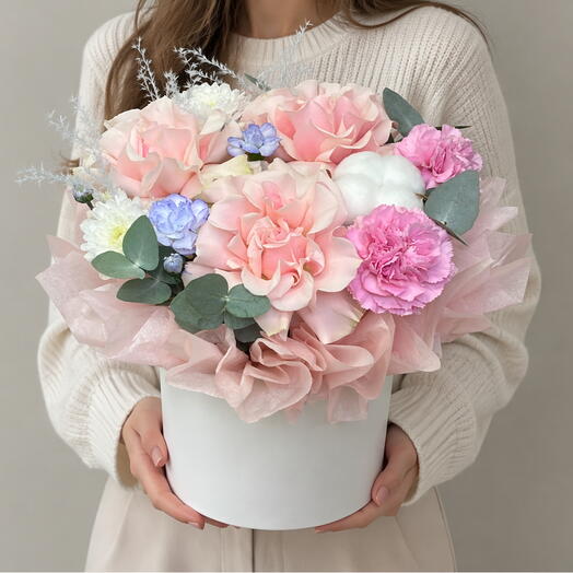 «Розовая нежность» цветы в шляпной коробке 🌸