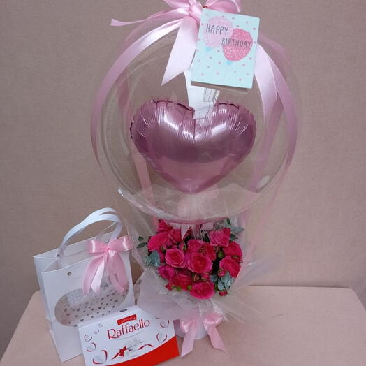 Gift set with flowers, Raffaello and bobo baloon