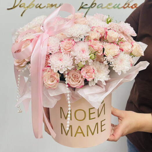 Композиция МОЕЙ МАМЕ из кустовых роз и хризантем