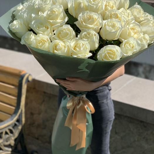 51 метрлік ақ раушаннан тұратын букет