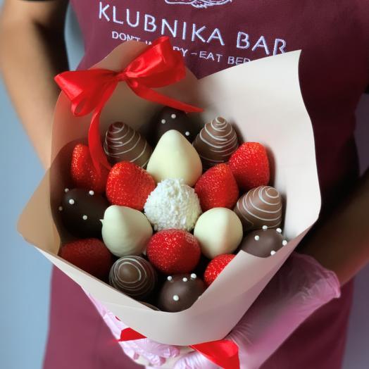 Bouquet of strawberries in Belgian chocolate from Klubnika Bar