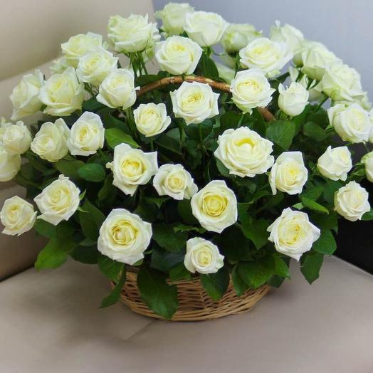 Basket with white roses 51pcs