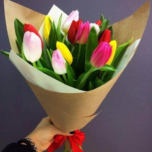 15 разноцветных тюльпанов