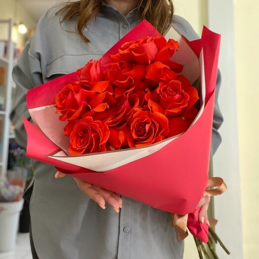 Monobooket de 9 rosas escarlatas "sensación Brillante"