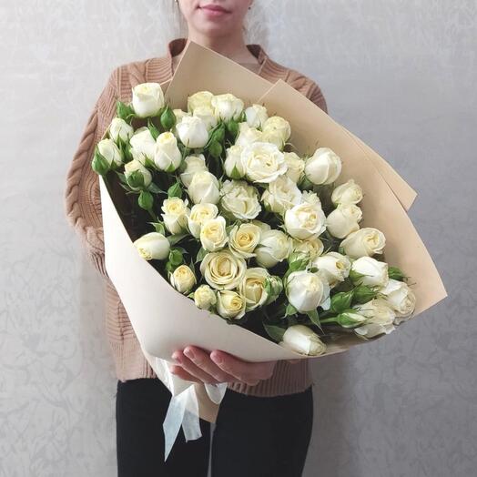 Bouquet of white roses