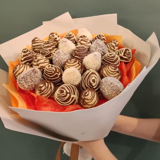 Bouquet of strawberries in chocolate