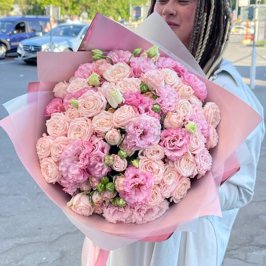Пионовидные розы с эустомой
