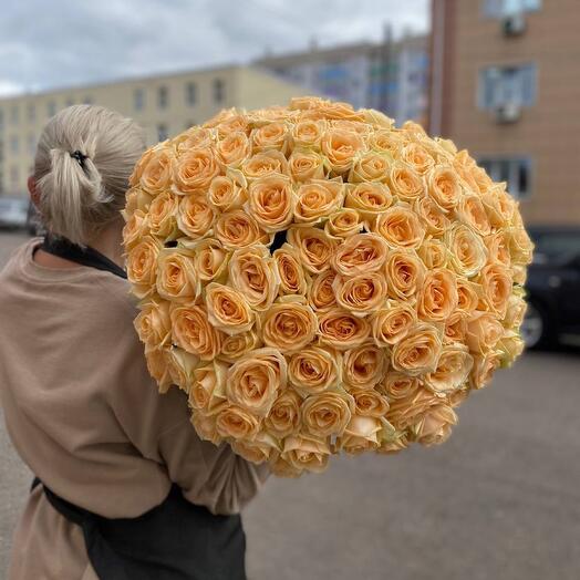 101 шикарная персиковая роза 60 см
