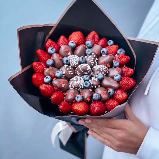 Букет из клубники в молочном шоколаде 🖤