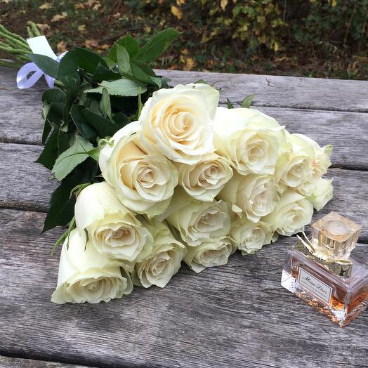 15 white roses 60 cm