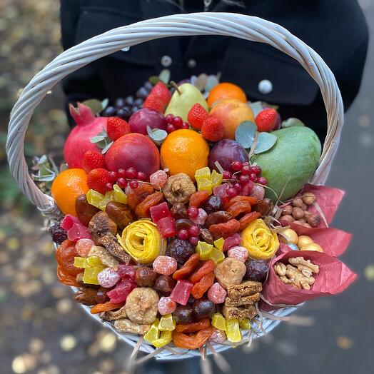 Cesta de frutas, frutos secos y nueces "Fantasía"