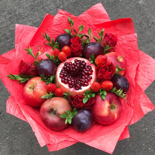Ramo de frutas con jugosa Granada