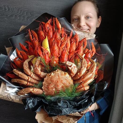 Men's bouquet with crab and crayfish Mr. crab
