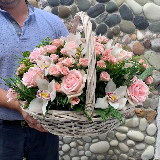 Корзина с цветами 555
