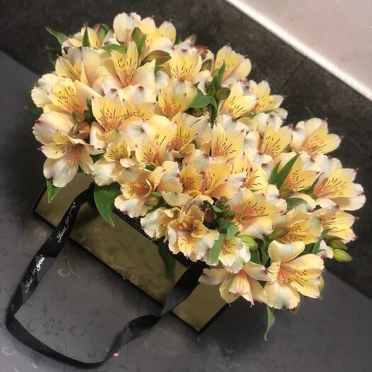 Альстромерии в сумочке 🤩