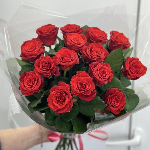 15 scarlet roses